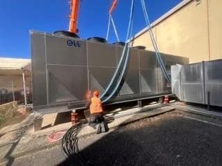 Levage et installation d’un groupe froid